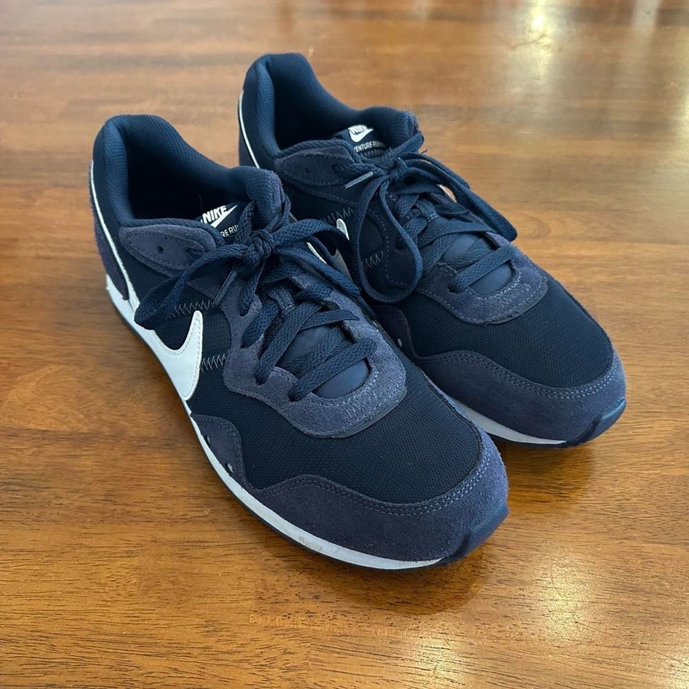 Nike Venture Runner Shoes
